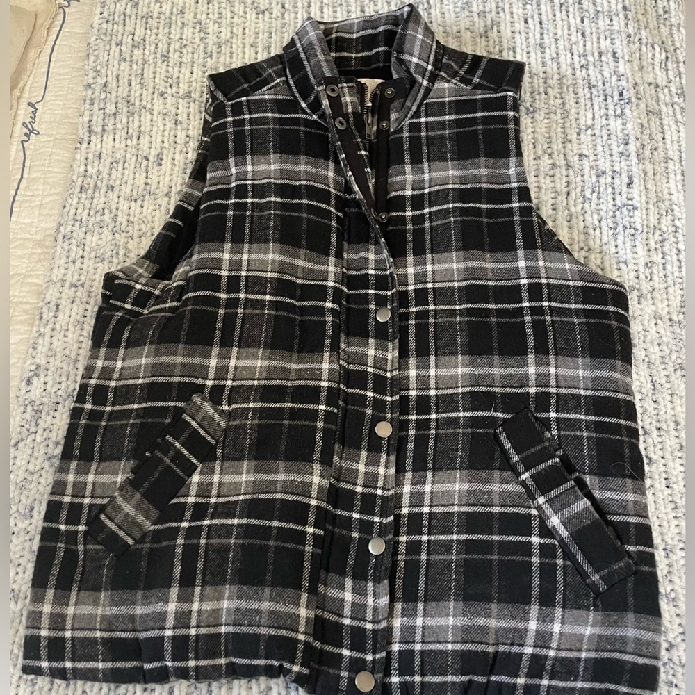 Jolt size large zip up black/white checkered vest